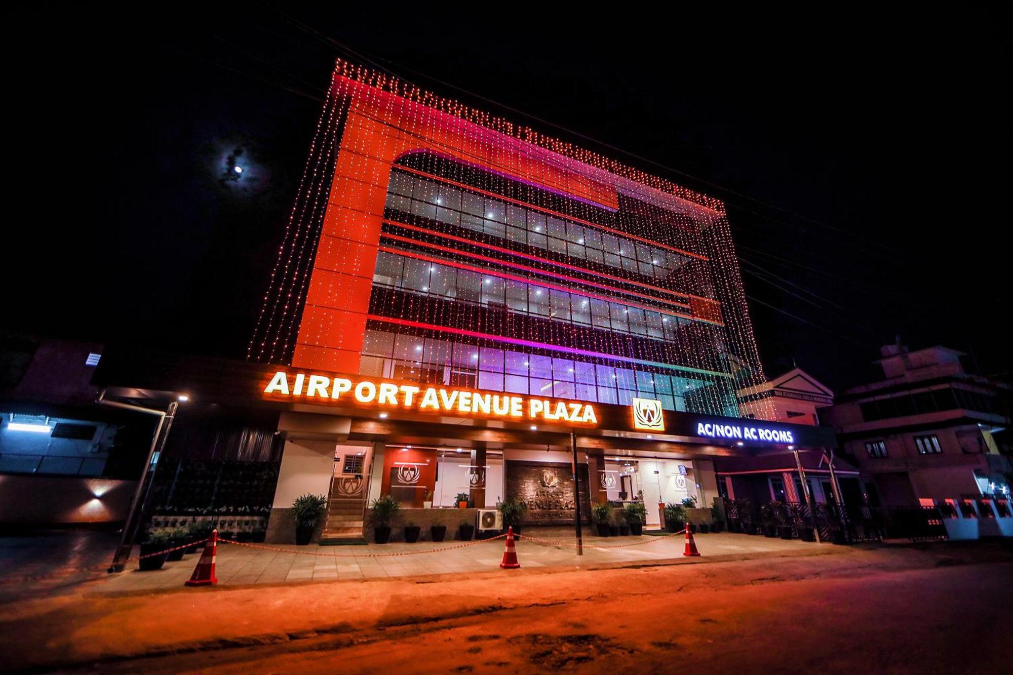 Отель Airport Avenue Plaza Недумбассери Экстерьер фото