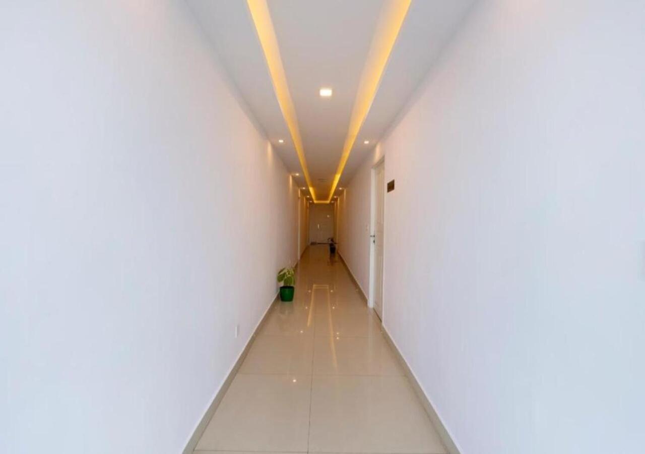 Отель Airport Avenue Plaza Недумбассери Экстерьер фото