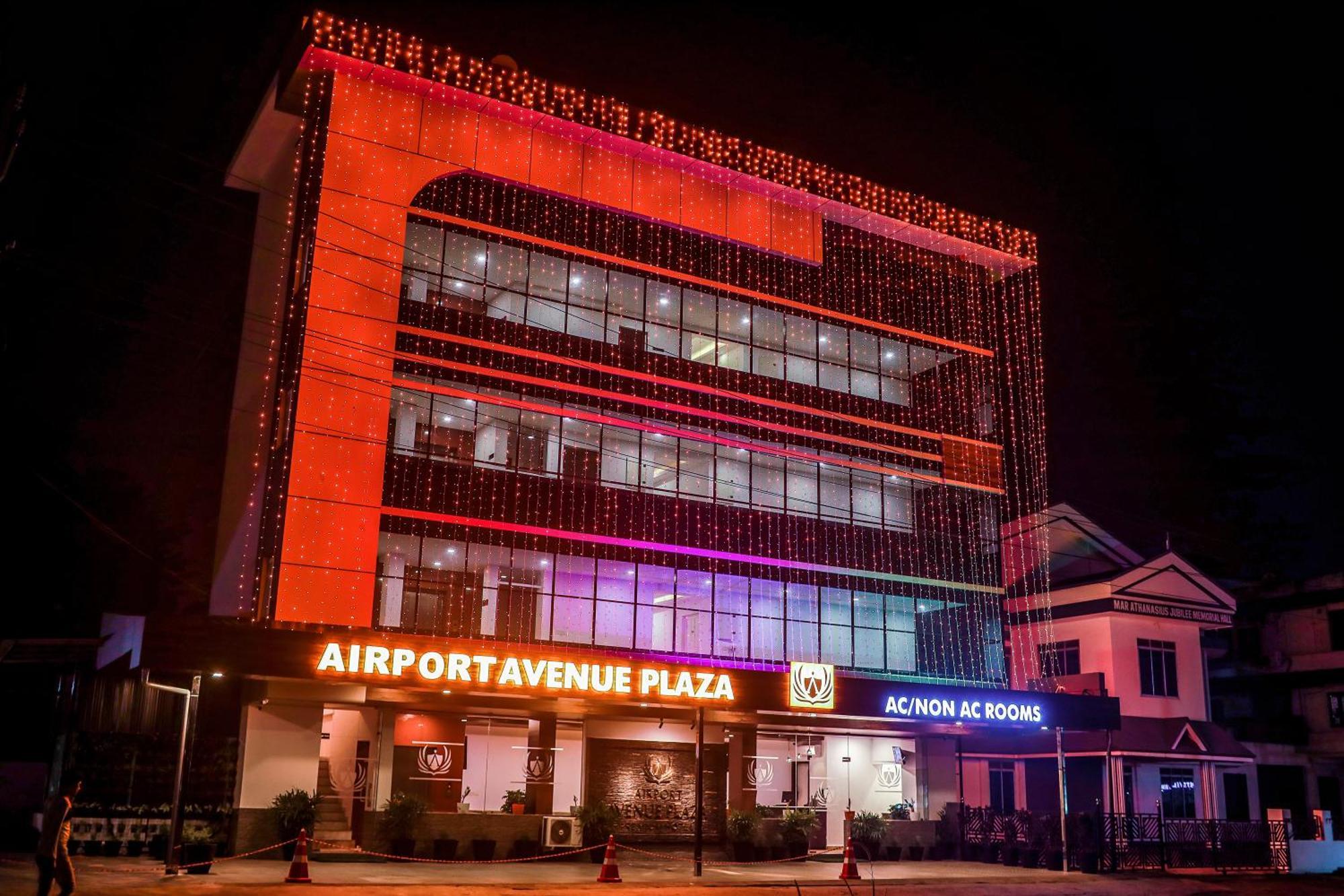 Отель Airport Avenue Plaza Недумбассери Экстерьер фото