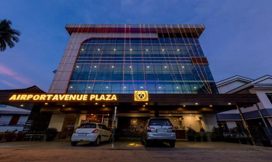 Отель Airport Avenue Plaza Недумбассери Экстерьер фото